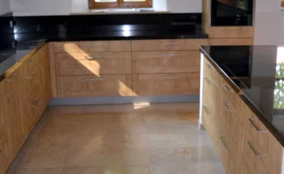 Jura Marmor Küchenboden gereinigt und imprägniert