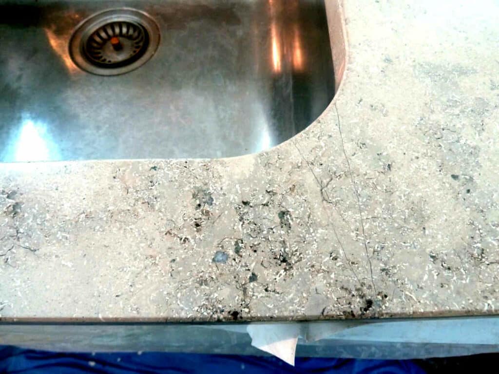 Jura Marmor Kuechenarbeitsplatte gespachtelt und geschliffen