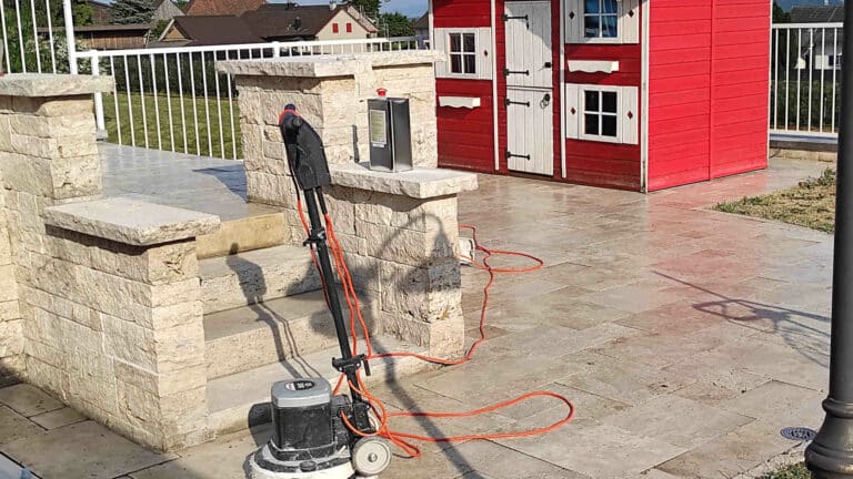 Wie wird meine Travertin Terrasse wieder schön? 1 Steinsanierung in der Schweiz