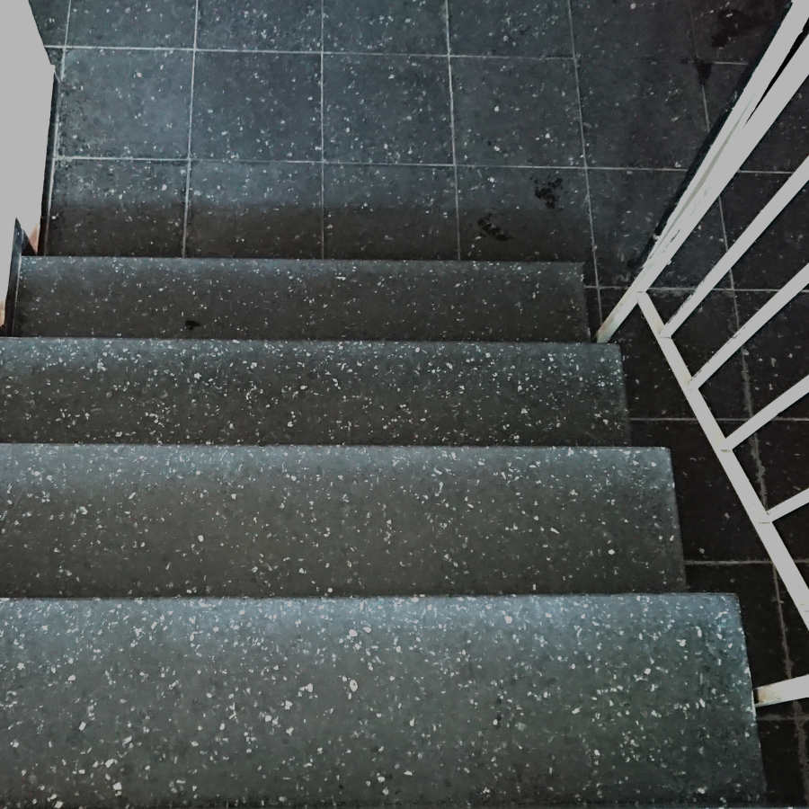 Steinsanierung Hannover 4 Terrazzo Fliesen nach Säureunfall saniert