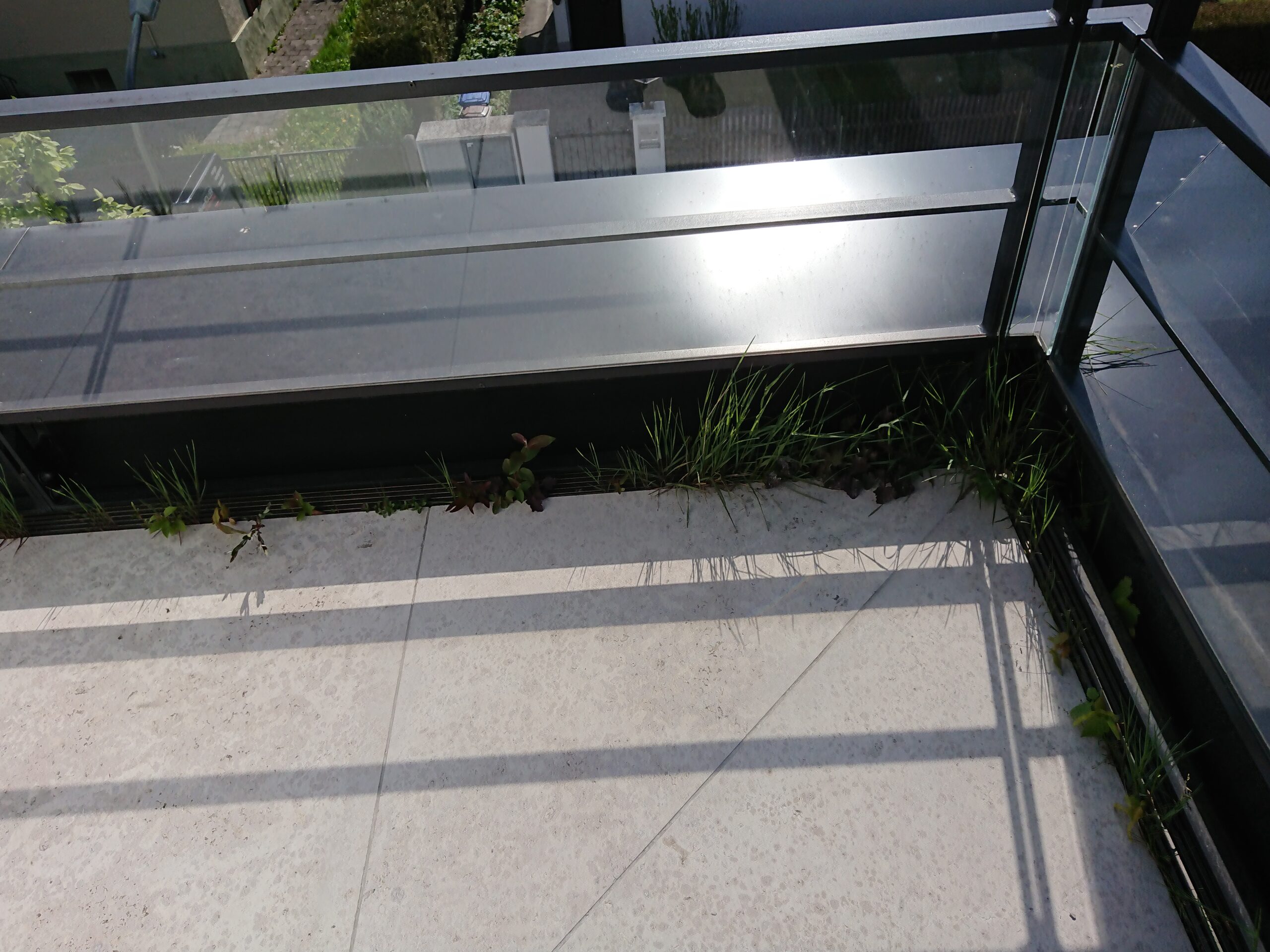 Dachterrasse Jura Marmor vorher — Ecke am Geländer