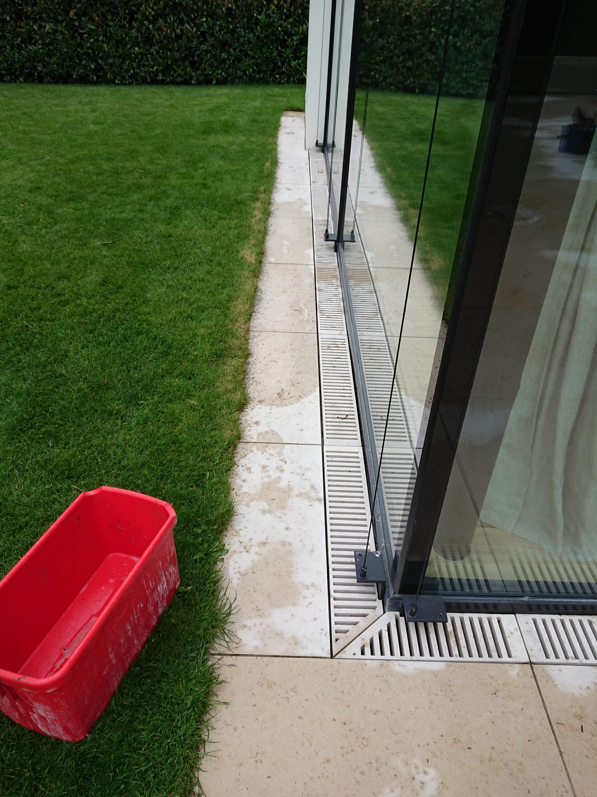 Jura Marmor in Arbeit — Weg am Glas, Reinigung