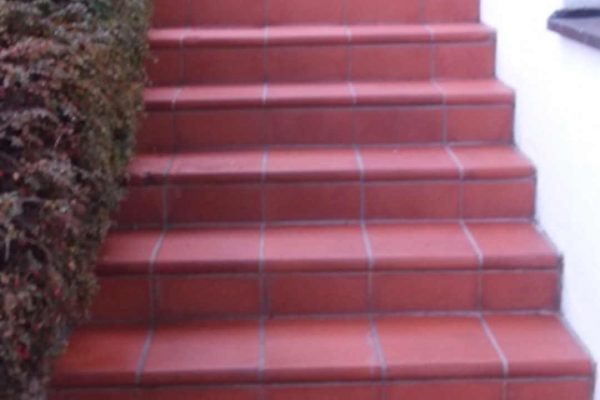 Terracotta Treppe gereinigt und imprägniert