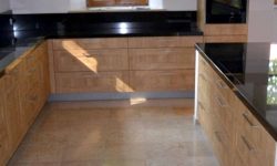Jura Marmor Küchenboden gereinigt und imprägniert